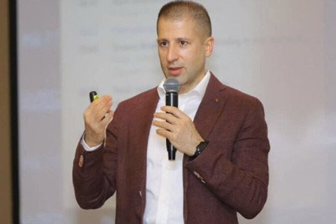 Бывшему менеджеру Формулы-1 запретили выезд из Азербайджана