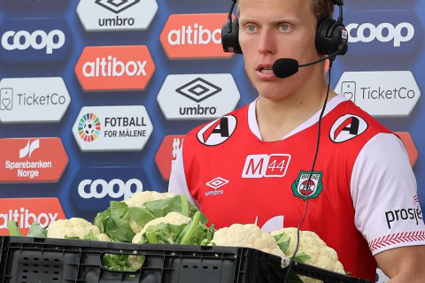 Norveçdə qeyri-adi hədiyyə: Matçın ən yaxşısına iki qutu xiyar verildi - FOTO