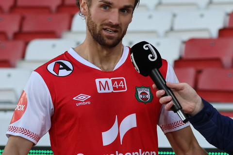 Norveçdə qeyri-adi hədiyyə: Matçın ən yaxşısına iki qutu xiyar verildi - FOTO