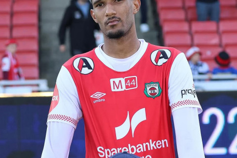 Norveçdə qeyri-adi hədiyyə: Matçın ən yaxşısına iki qutu xiyar verildi - FOTO