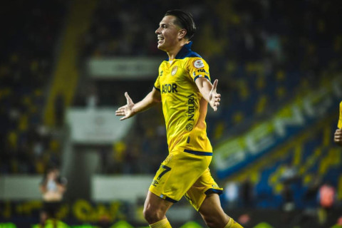 Клуб азербайджанского форварда одержал важную победу и приблизился к лидеру