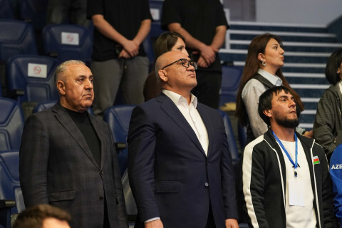 Cтартовал чемпионат Азербайджана по тяжелой атлетике