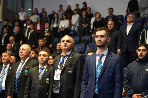 Cтартовал чемпионат Азербайджана по тяжелой атлетике