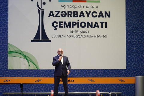 Cтартовал чемпионат Азербайджана по тяжелой атлетике