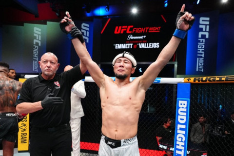 Mıktıbek Orolbaydan tarixi rekord: Həbib Nurməhəmmədovun izi ilə