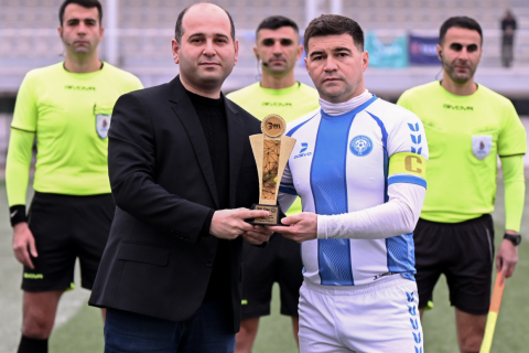 Əli Bağırov mükafatını aldı