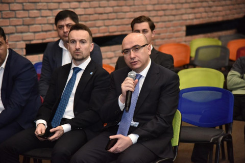 Fərid Qayıbov federasiya rəsmiləri ilə görüşüb - FOTO