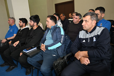 Mirbağır İsayev məşqçilərlə ilk toplantısını edib - FOTO