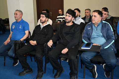 Mirbağır İsayev məşqçilərlə ilk toplantısını edib - FOTO