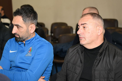 Mirbağır İsayev məşqçilərlə ilk toplantısını edib - FOTO