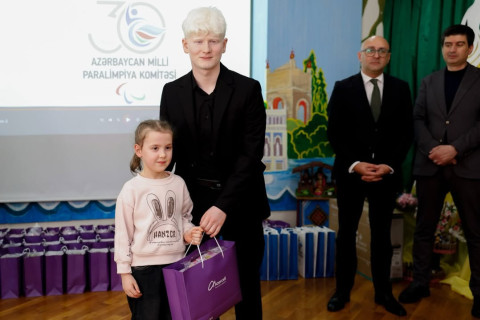 Paralimpiyaçılar valideyn himayəsindən məhrum uşaqlarla görüşüb - FOTO