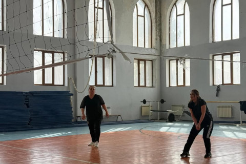 Xəzər rayonunda təhsil işçiləri arasında mini voleybol turniri keçirilib - FOTO