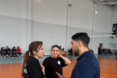 Xəzər rayonunda təhsil işçiləri arasında mini voleybol turniri keçirilib - FOTO