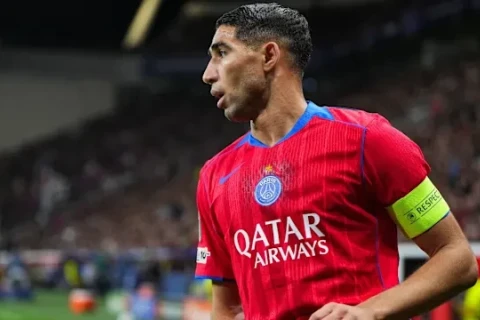 Hakimi Çempionlar Liqasında iki mövsümdə beş və ya daha çox məhsuldar ötürmə edən ilk müdafiəçidir