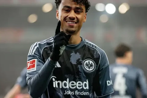 "Манчестер Юнайтед" готов заплатить 70 млн за защитника "Айнтрахта"