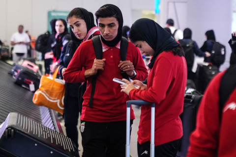 Qalmaqallı qadın millisi İrana qayıtdı - VİDEO