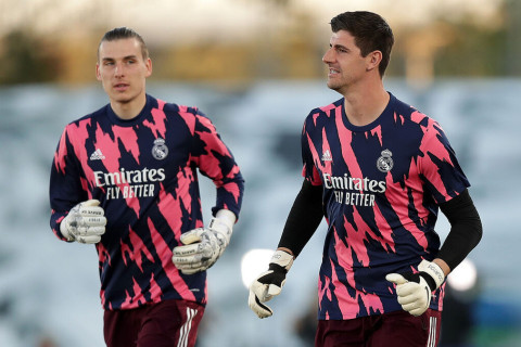 Арбелоа назвал причину замены Куртуа на Лунина в перерыве матча с "Сити"