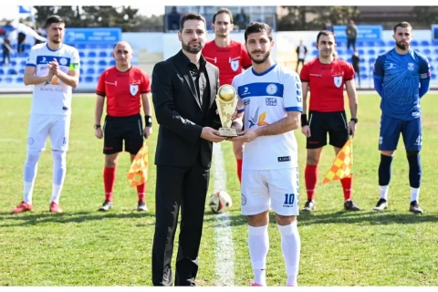 Elşən Abdullayev mükafatını aldı