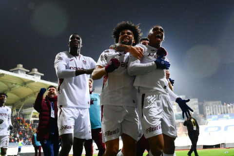 Чемпионат Турции: "Трабзонспор" выиграл, "Аланьяспор" разгромил