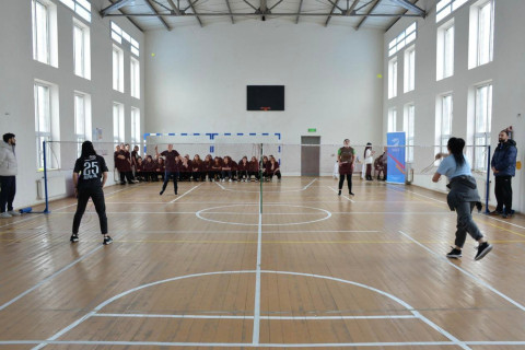 Федерация бадминтона провела турнир среди заключенных женщин и подростков