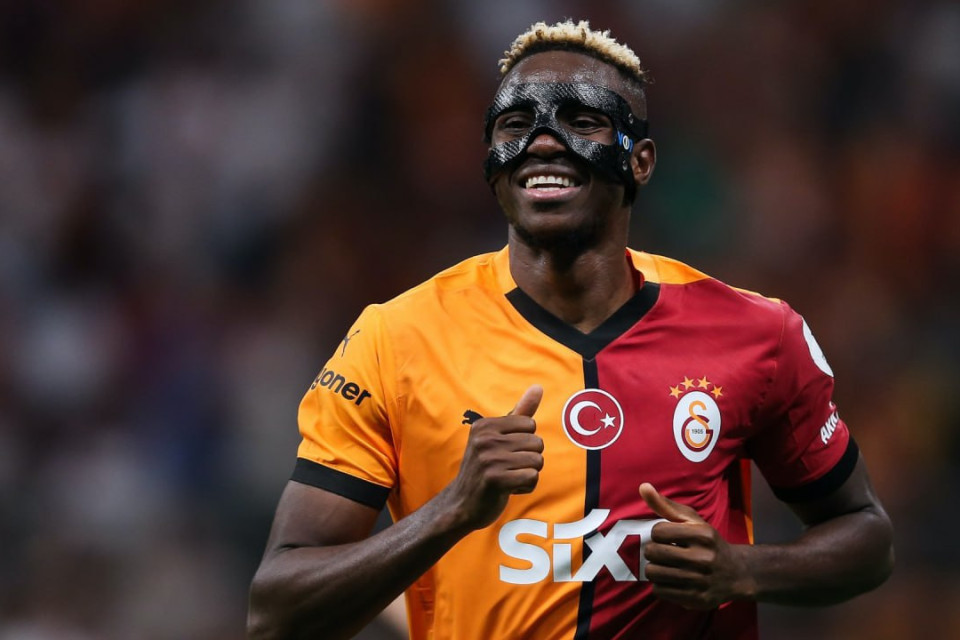 “Qalatasaray”ın hücumçusu Viktor Osimhenin qolu sınıb - VİDEO