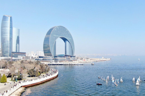 Paytaxtda Xəzərin suları avarçəkmə və yelkənli qayıqlarla bəzəndi - FOTO