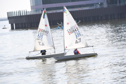 Paytaxtda Xəzərin suları avarçəkmə və yelkənli qayıqlarla bəzəndi - FOTO