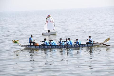 Paytaxtda Xəzərin suları avarçəkmə və yelkənli qayıqlarla bəzəndi - FOTO