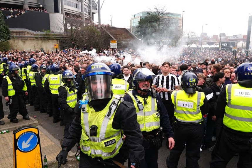 “Sent-Ceyms Park” qarşısında dəhşətli anlar - VİDEO