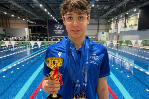 Azərbaycan üzgüçüləri Gürcüstandakı beynəlxalq yarışda 47 medal qazanıblar