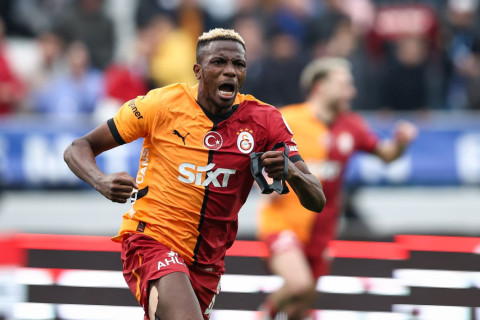 Osimhen zədədən sonra uğurlu əməliyyat keçirib