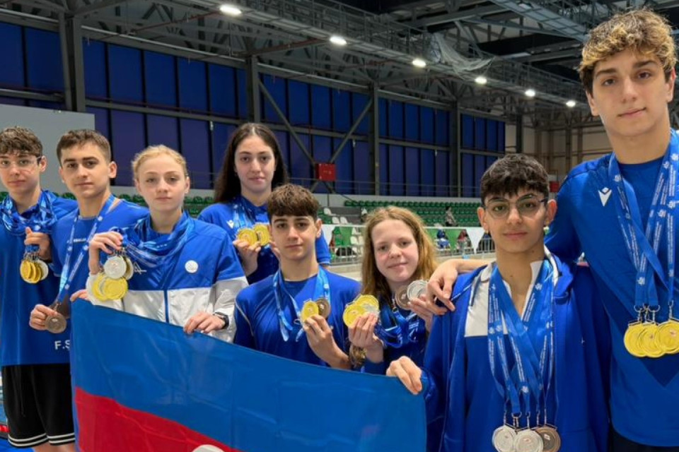 Azərbaycan üzgüçüləri Gürcüstandakı beynəlxalq yarışda 47 medal qazanıblar