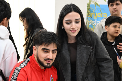 Игроки сборной Азербайджана провели автограф-сессию в Сумгайыте - ФОТО