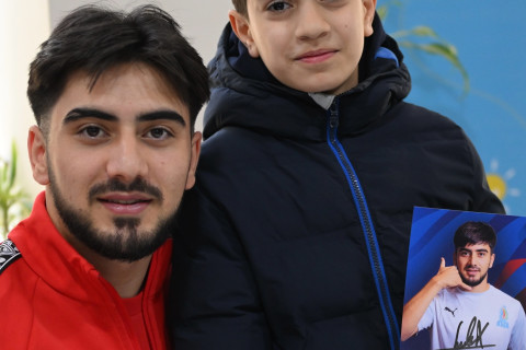 Игроки сборной Азербайджана провели автограф-сессию в Сумгайыте - ФОТО