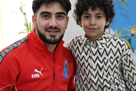 Игроки сборной Азербайджана провели автограф-сессию в Сумгайыте - ФОТО