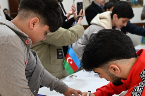 Игроки сборной Азербайджана провели автограф-сессию в Сумгайыте - ФОТО