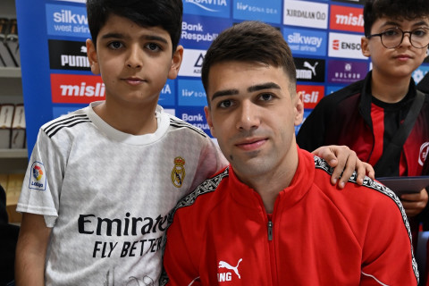 Игроки сборной Азербайджана провели автограф-сессию в Сумгайыте - ФОТО