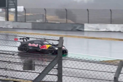 Ferstappen Yaponiyada fərqli avtomobillə trasa çıxdı - VİDEO