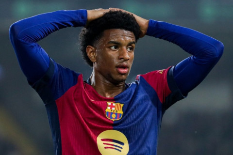 Клубы из Манчестера поборются за защитника "Барселоны"