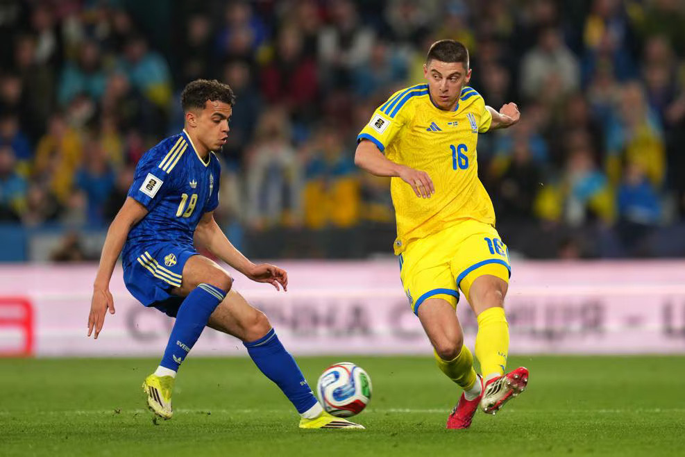Ukrayna yığmansı İsveçlə oyundan əvvəl İspaniyada qarət edilib - The Sun