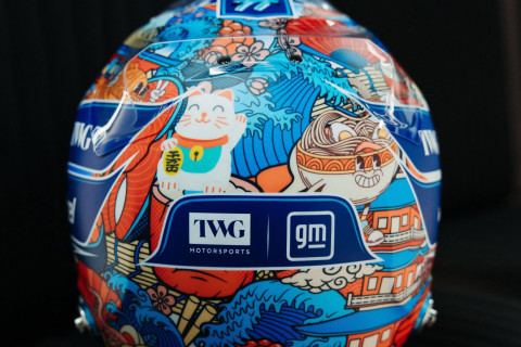 Валттери Боттас представил специальный шлем к Гран-при Японии - ФОТО