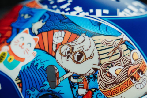 Валттери Боттас представил специальный шлем к Гран-при Японии - ФОТО