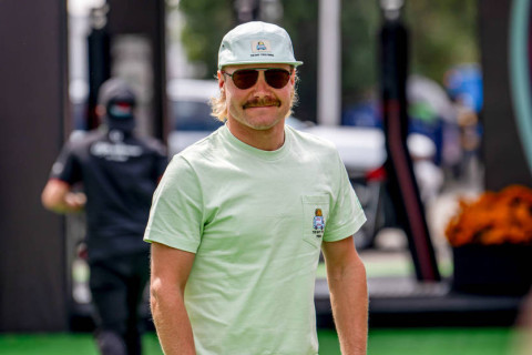 Валттери Боттас представил специальный шлем к Гран-при Японии - ФОТО