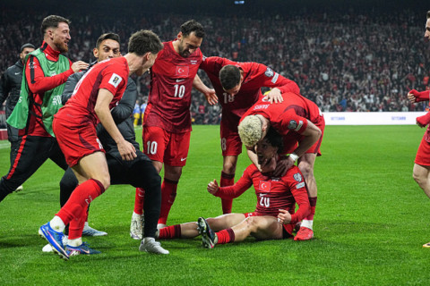 Türkiyə millisinin aparıcı futbolçusu zədələndi