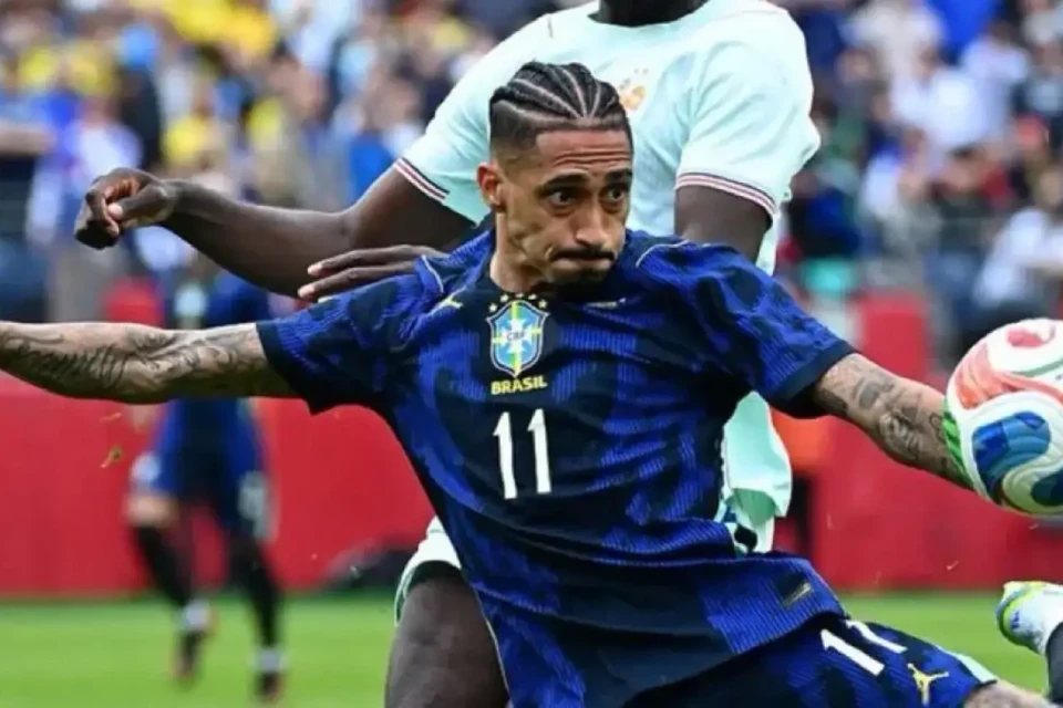 Rafinya Fransa ilə oyunda zədələnib - VİDEO