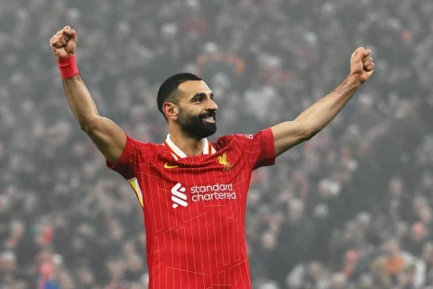 Məhəmməd Salah “Liverpul”la qazandığı kuboklarla şəklini paylaşıb
