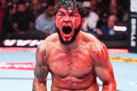 Тофик Мусаев получил бонус от UFC