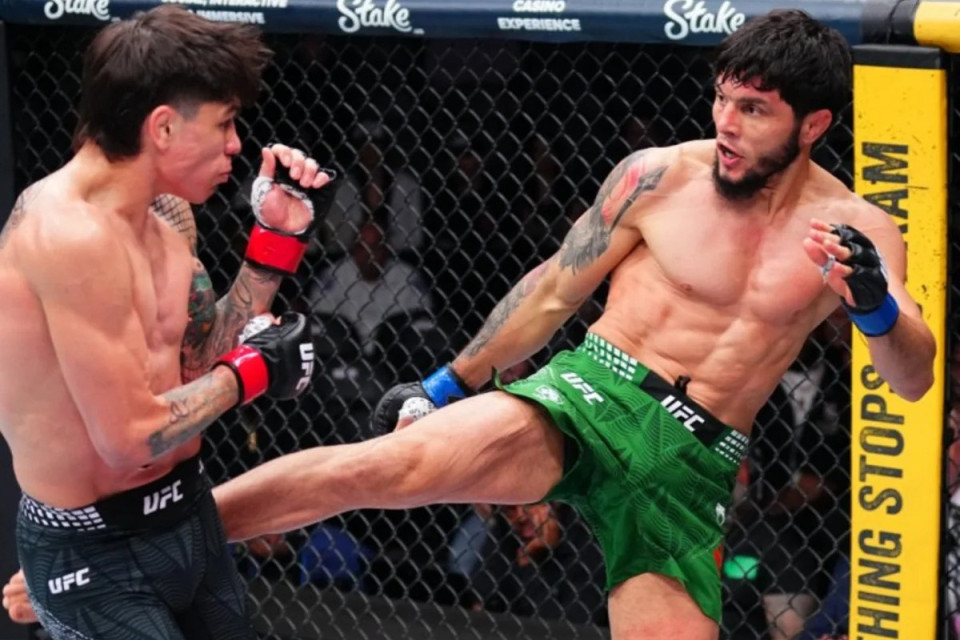 Tofiq Musayev UFC-dən bonus aldı - VİDEO