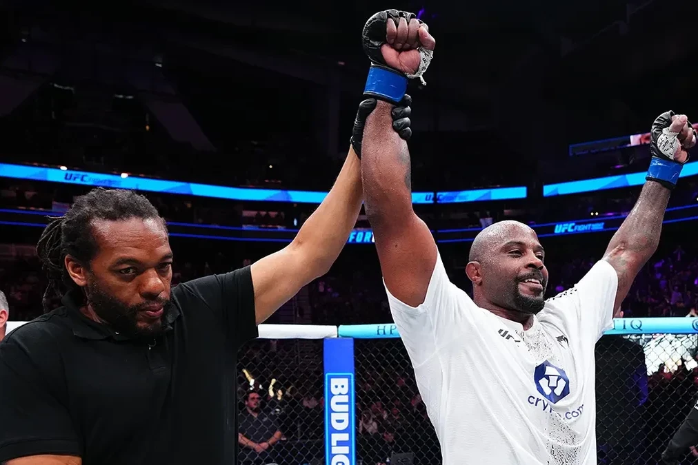 UFC tarixində bir ilk: Səhv qalib elan edildi