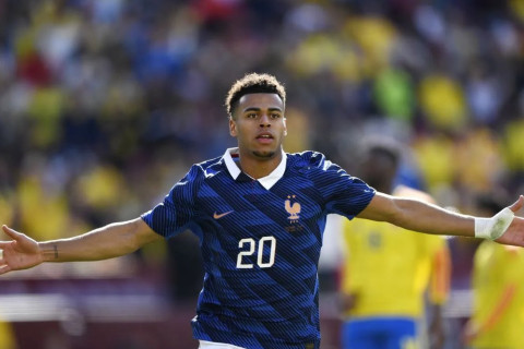 Дубль Дуэ принес сборной Франции победу над Колумбией в товарищеском матче